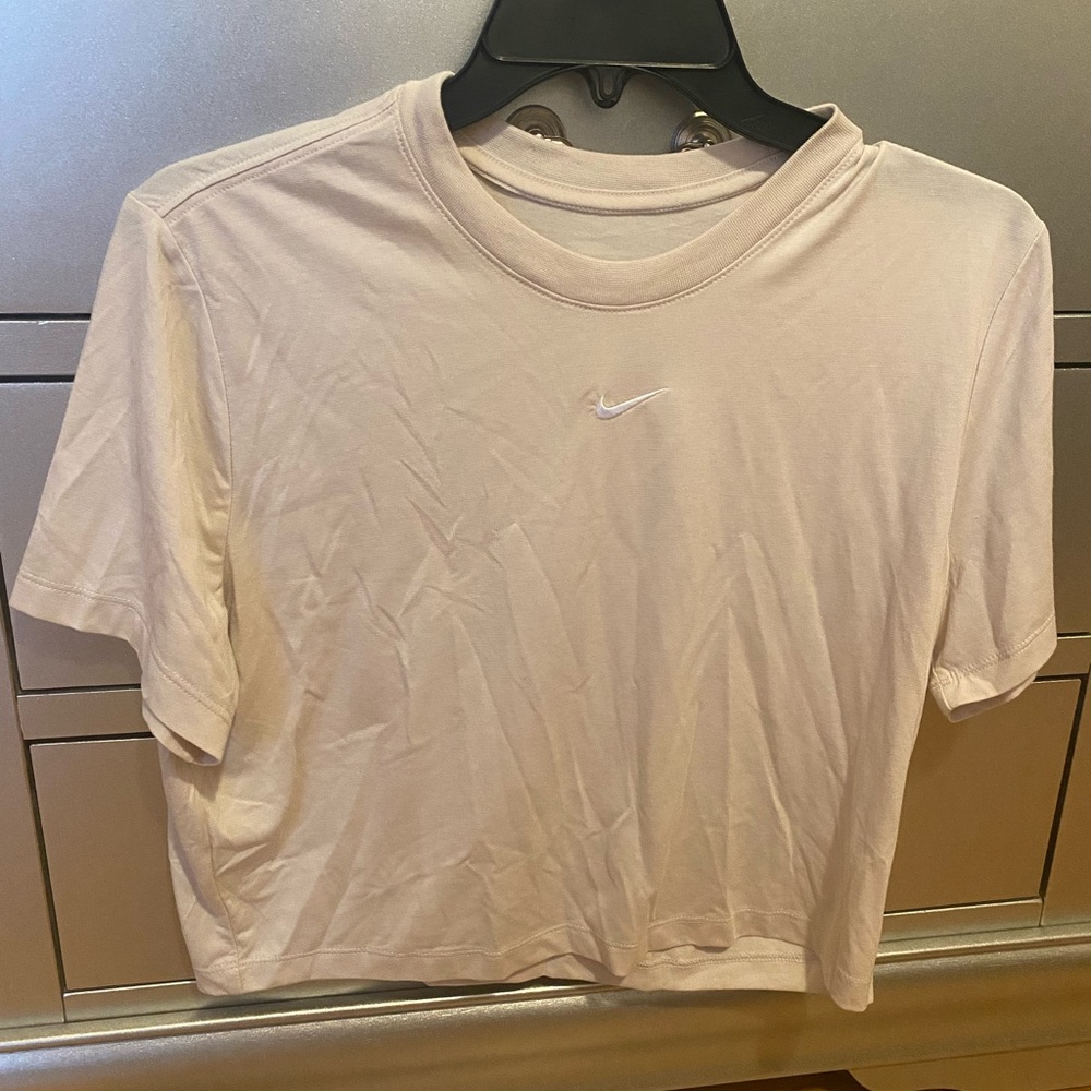 Nike Slim Fit Cropped Tee